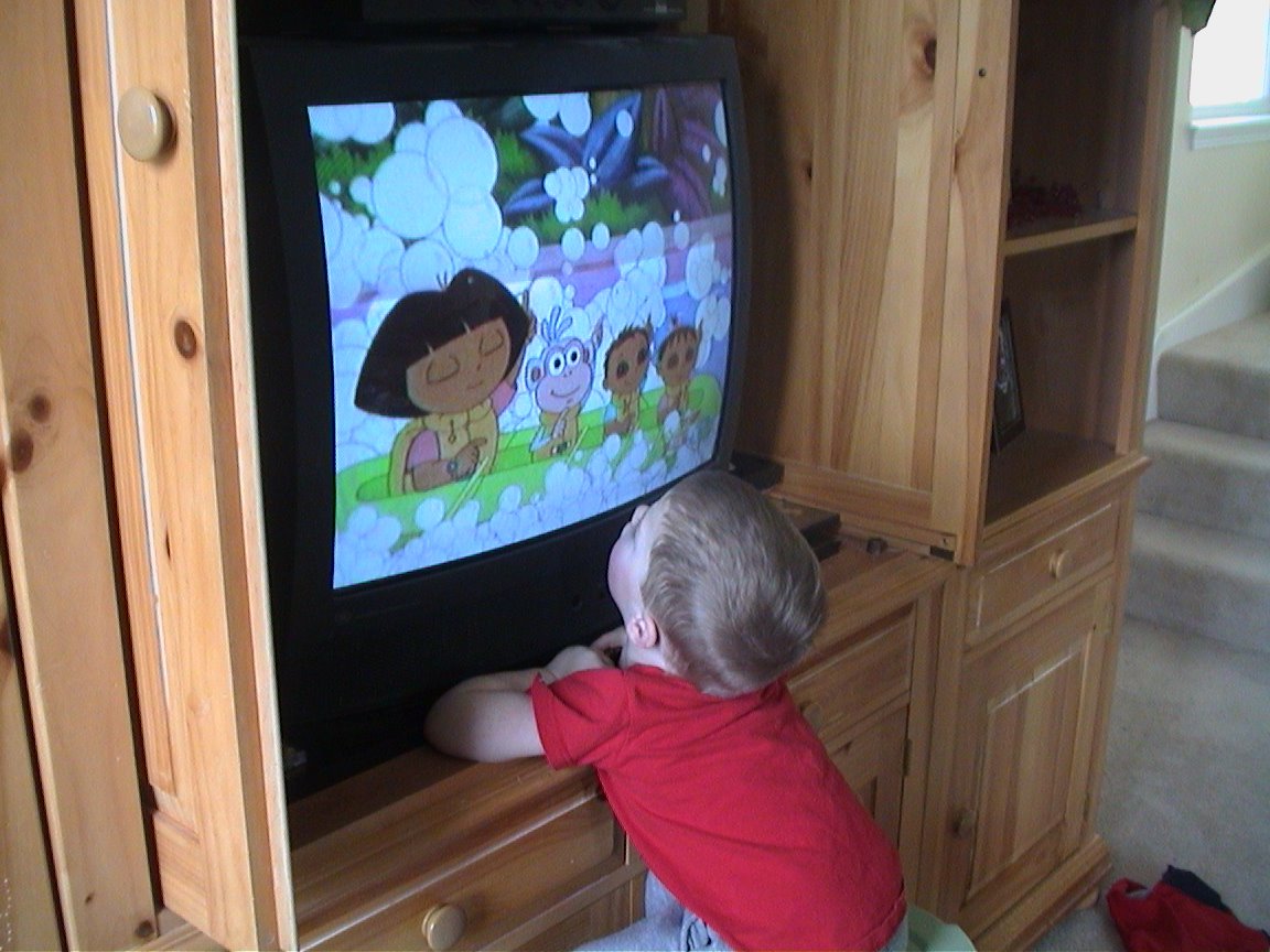 assistir tv muito perto infancia
